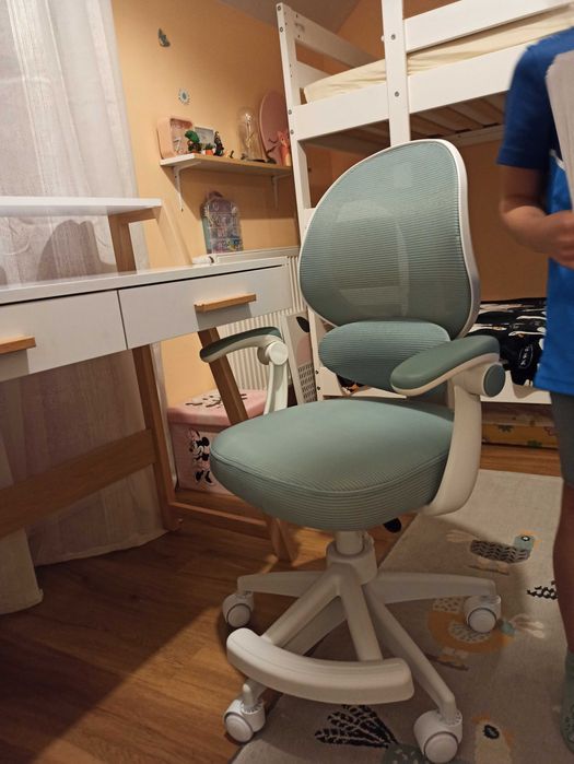 Ergonomiczne krzesło dziecięce do biurka adler junior 4.0