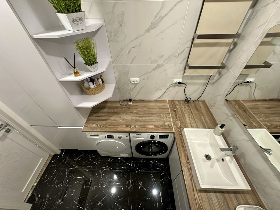 Продам двокімнатну квартиру на Щасливому! Терміново