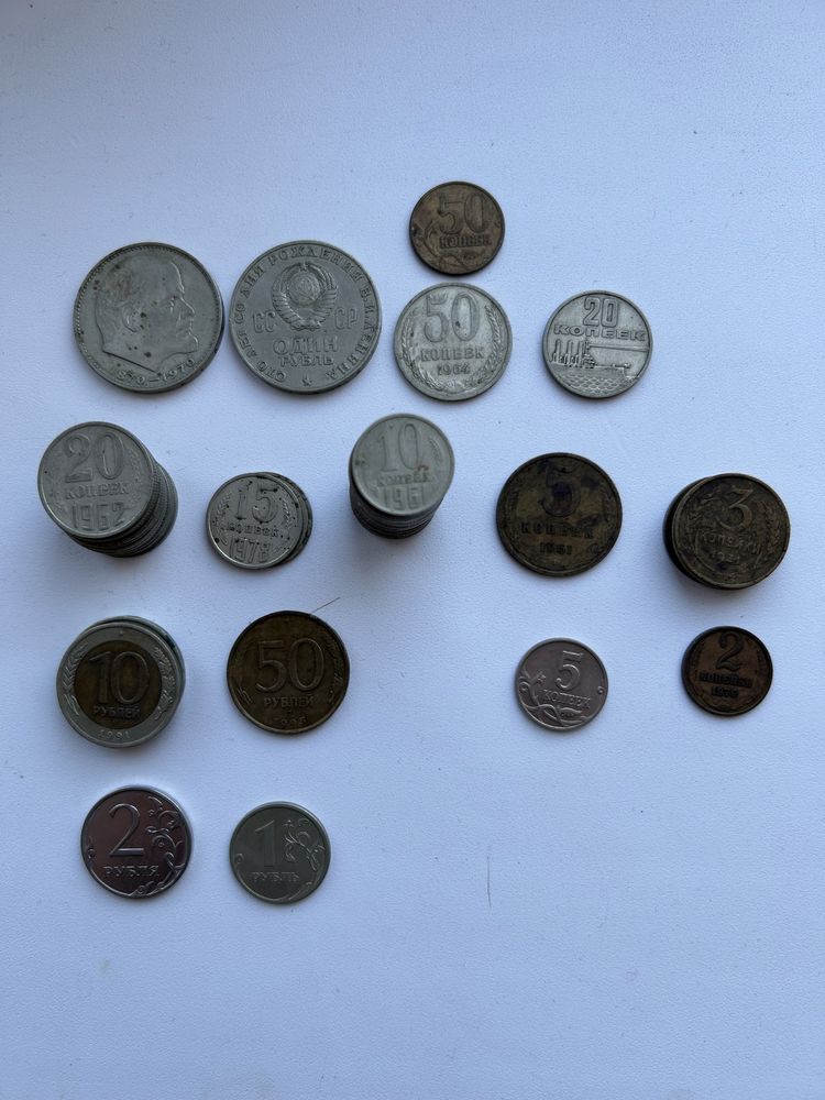 Монеты и купюри разных времён.Очень много.