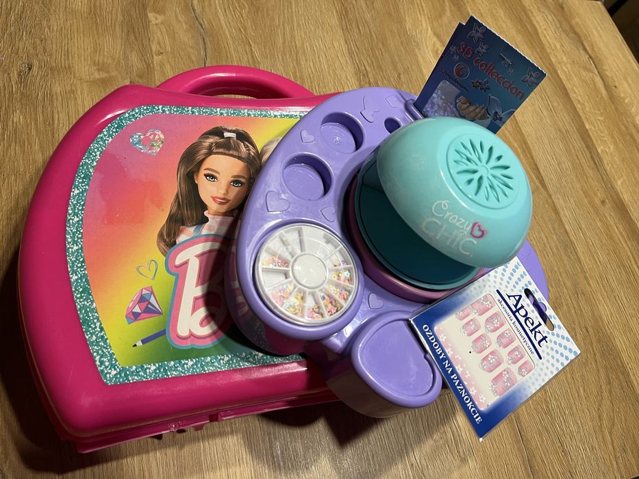 Zestaw fryzjerski Barbie i zestaw do paznokci