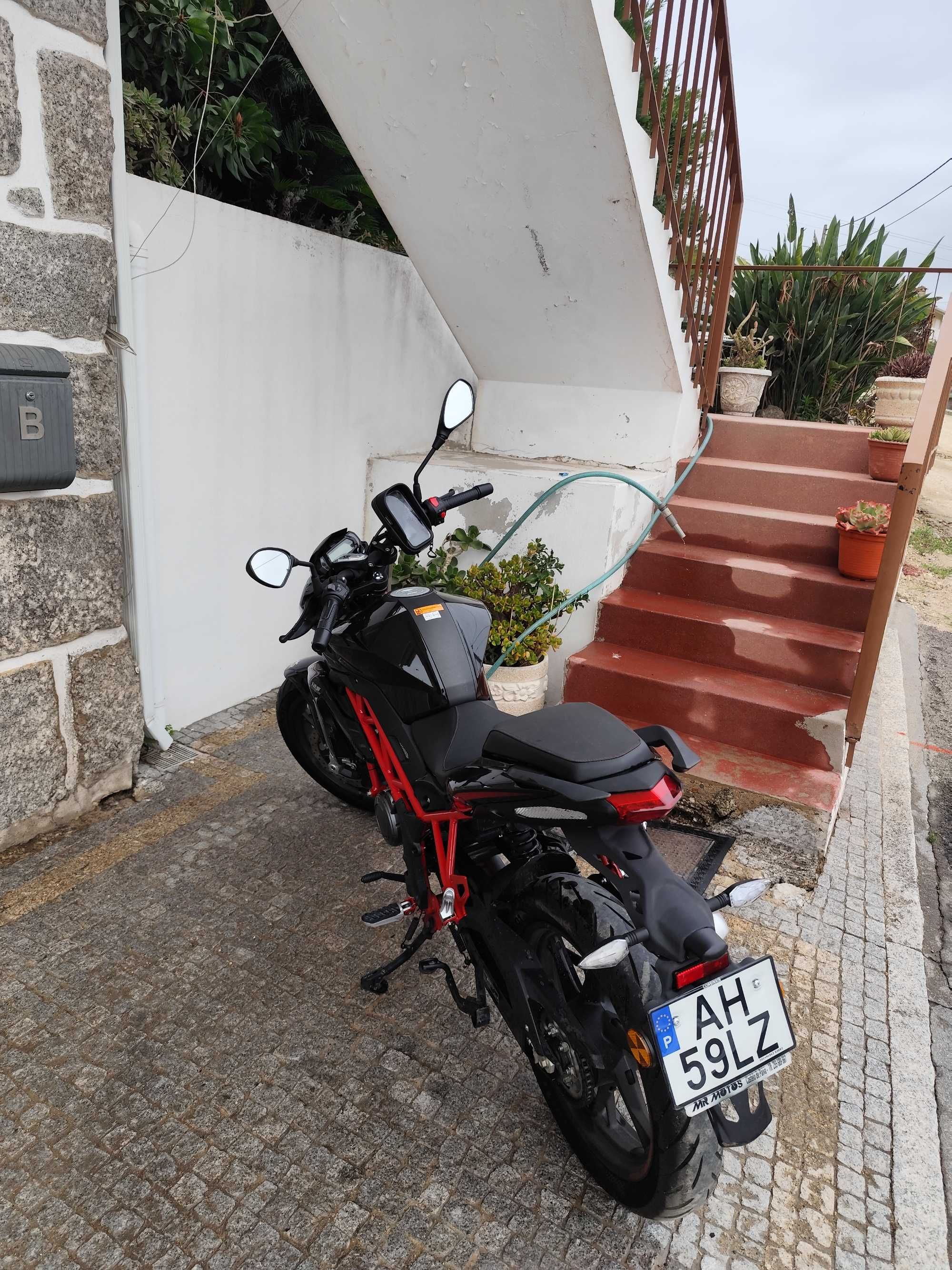 Benelli BN 125 em excelente estado.