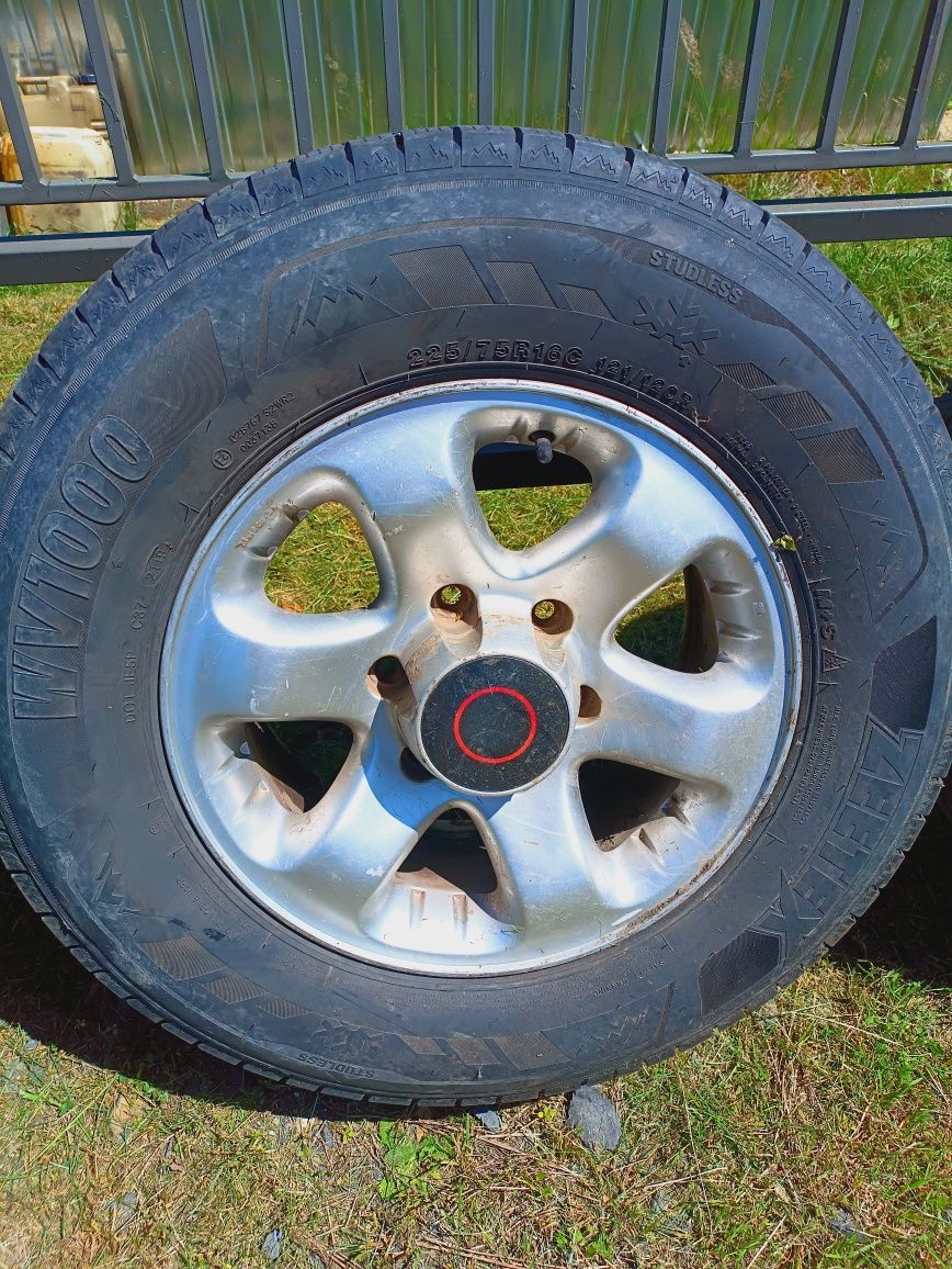 Alu felgi z oponami zimowymi Opel Frontera B
