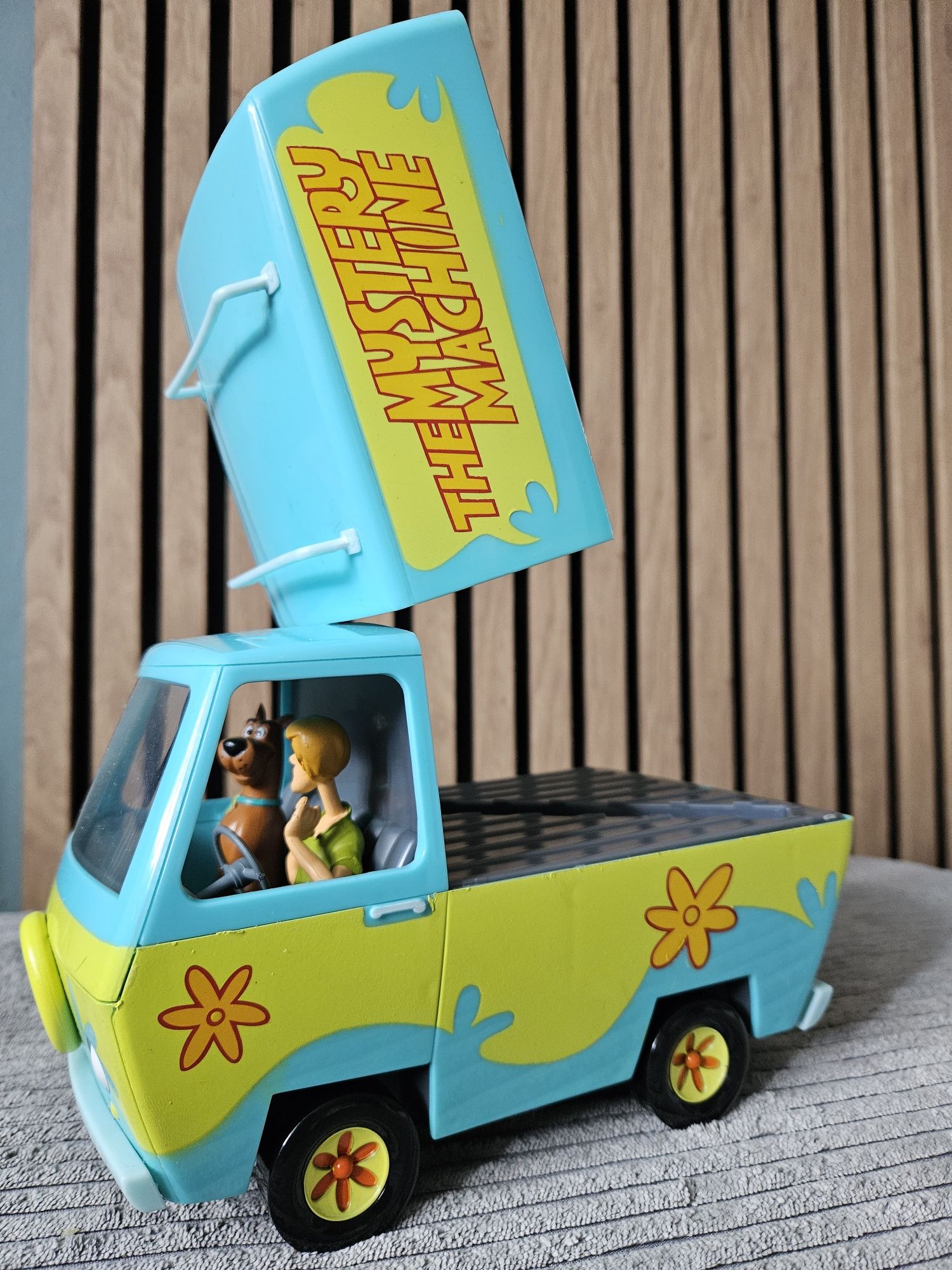 Auto samochód Scooby-Doo the mystery machine