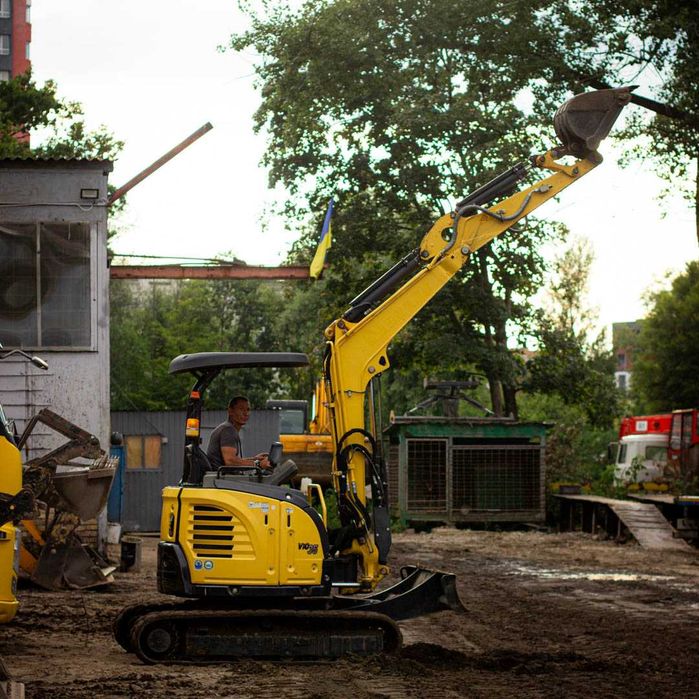 Оренда міні екскаватора. Послуги спецтехніки. Малогабаритна техніка