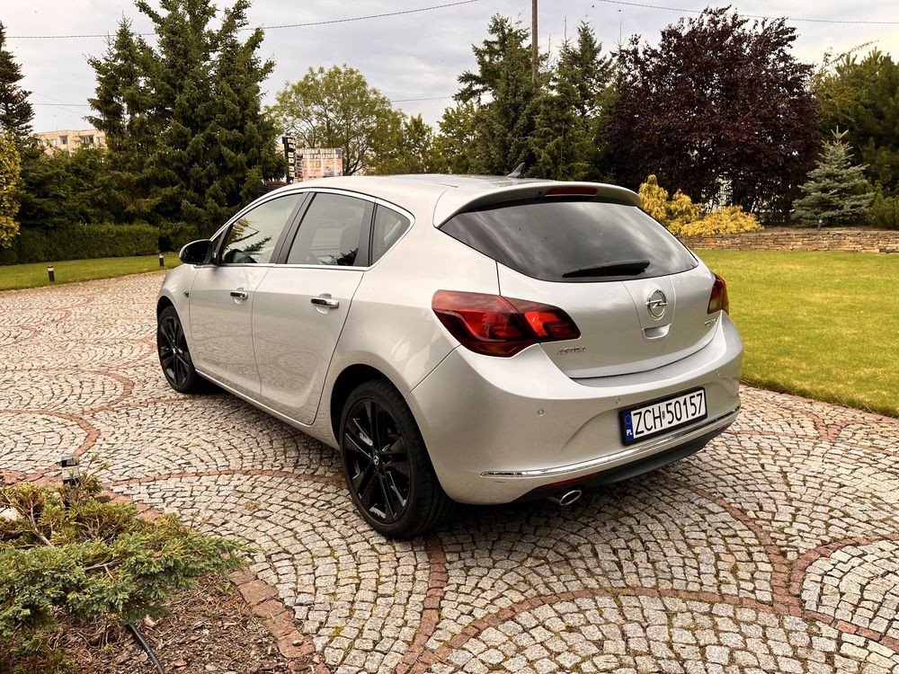 Opel Astra J Cosmo 2013 Lift 1.4T 140km/138tys.km/pdc/tempomat/full