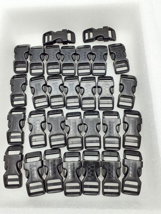 Klamra czarna plastik 15 mm.zestaw 30 szt.