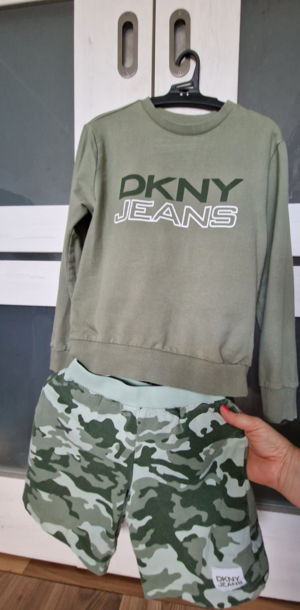 DKNY zestaw spodenki i bluza dla chłopca  na 140 cm