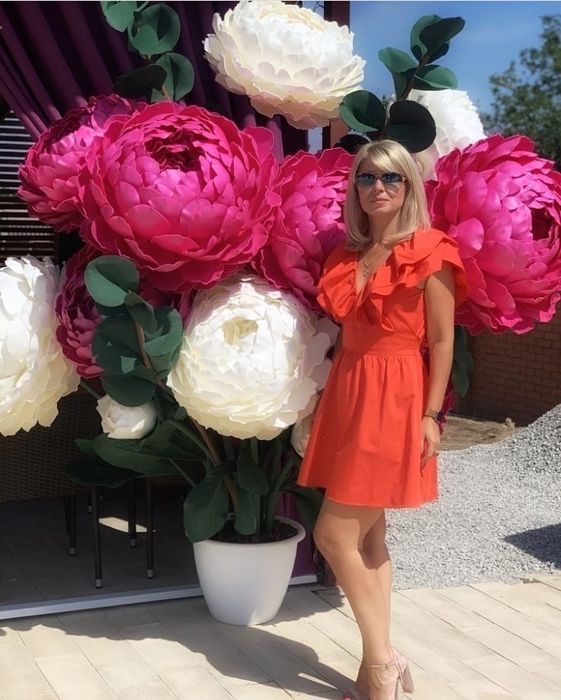 Фотозони,ростові квіти,оформлення весіль та ін.подій.Оренда та продаж.