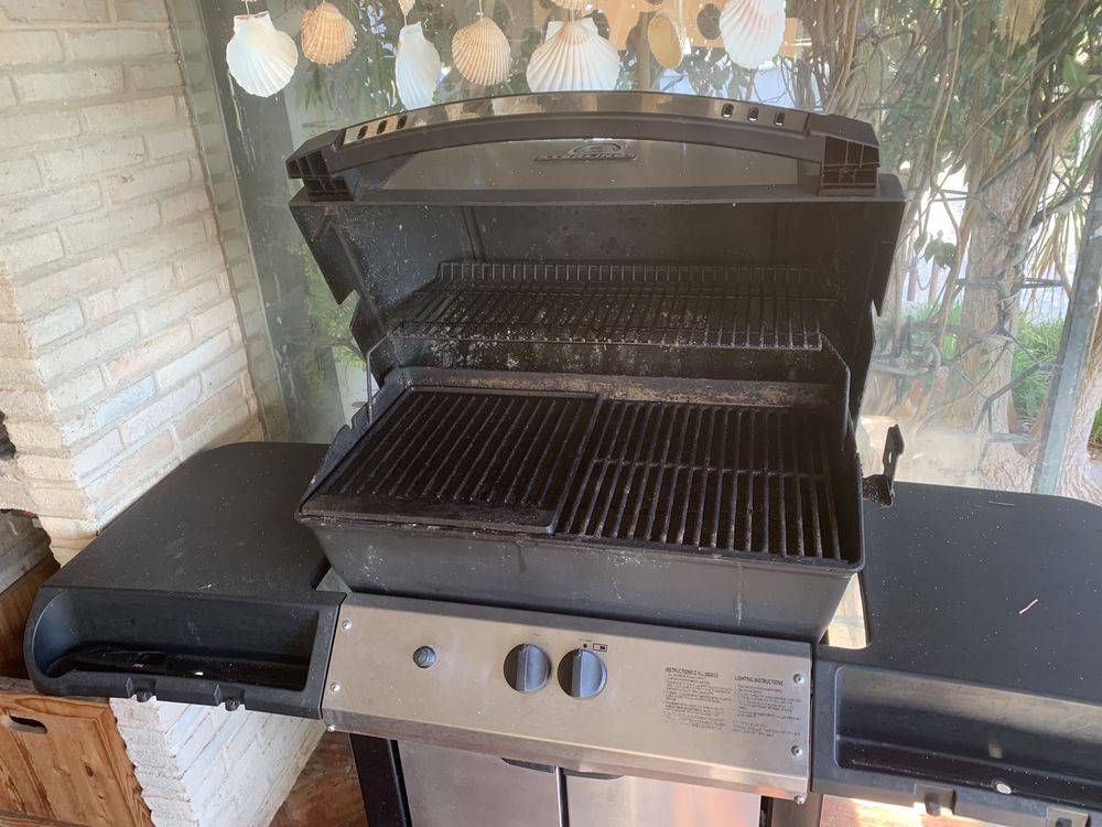 Barbecue a gas usado