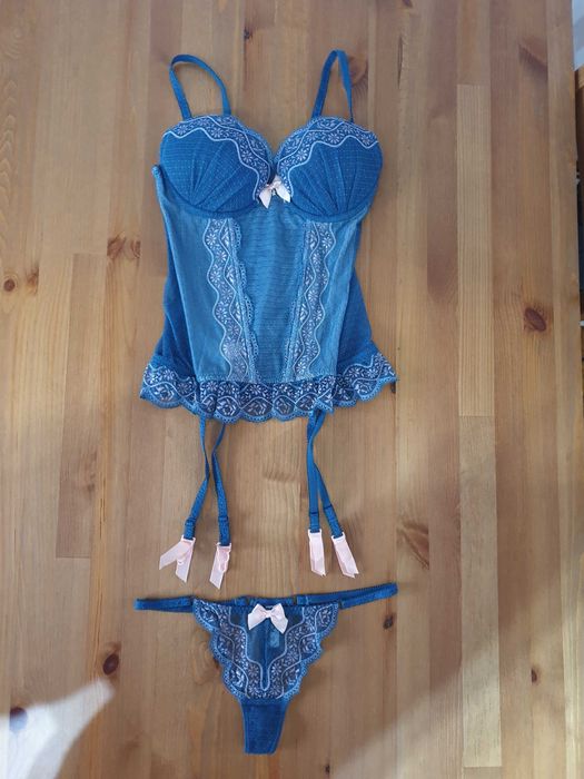 Zestaw bielizny Kleo gorset 70C i stringi.  Nowy