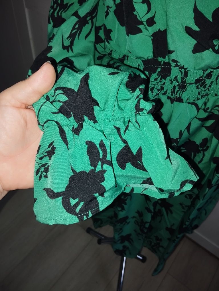 Zielona sukienka w kwiaty 50