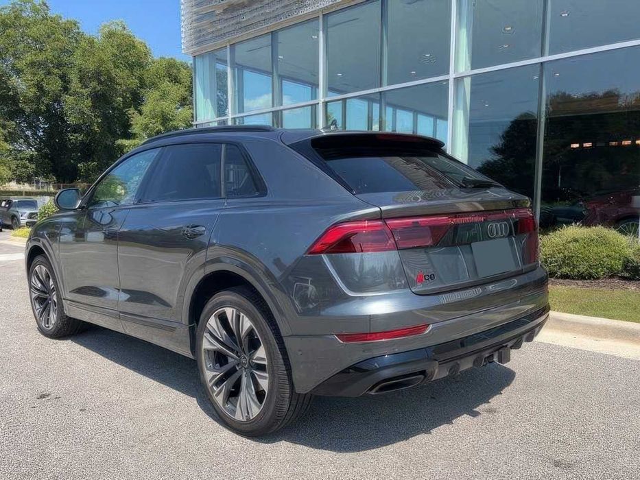 Audi Q8      2025