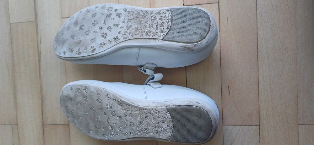 Białe skórzane buty (komunijne) Lasocki - r. 35