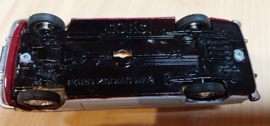 Miniatura Corgi Ford Zodiac esc. 1/43