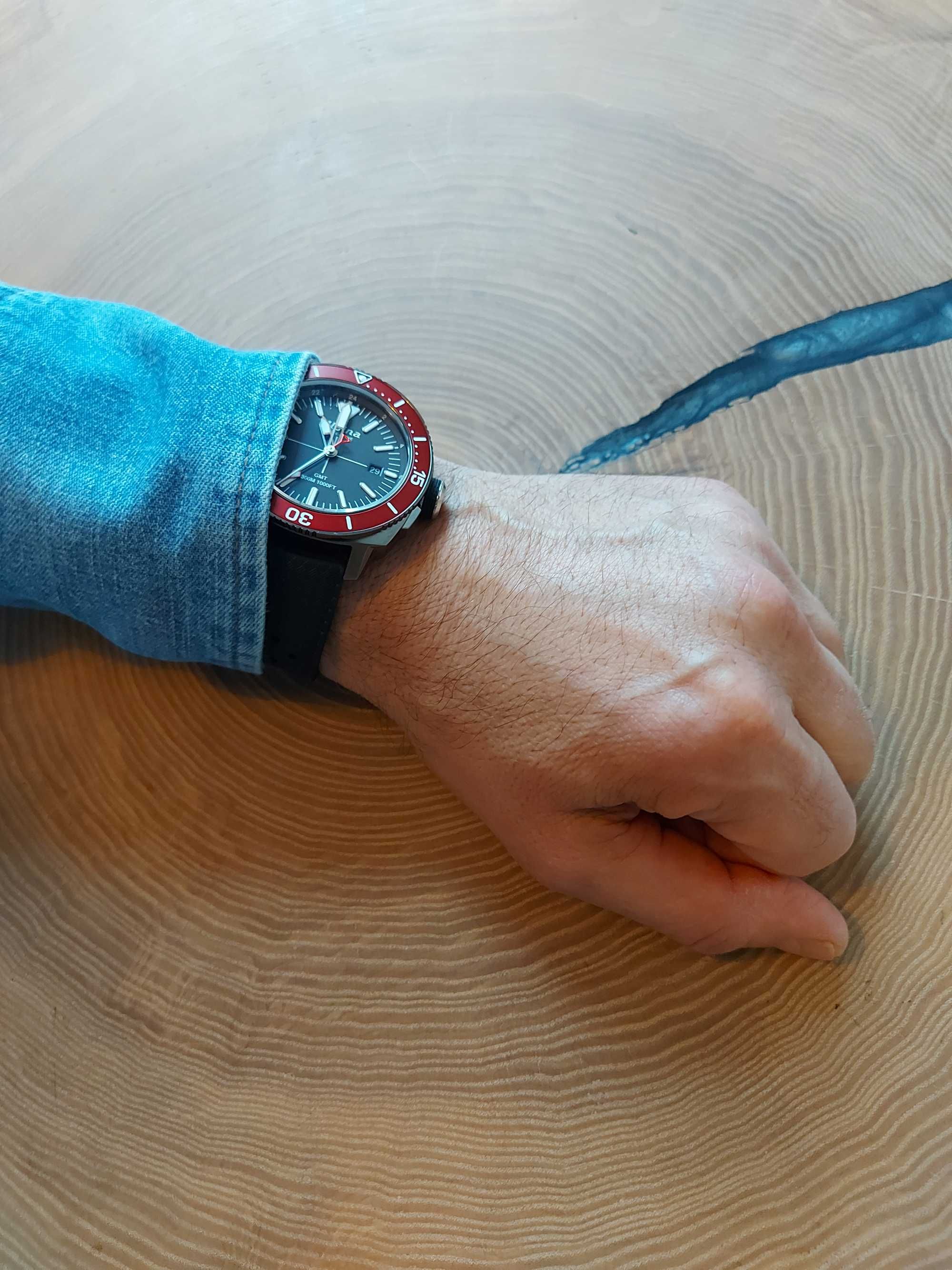 Alpina Seastrong Diver 300 Gmt