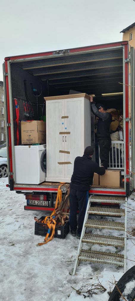 Tani transport przeprowadzki przewóz rzeczy graty z chaty utylizacja