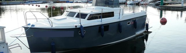 Czarter łodzi Calipso 750 wynajem jachtu wakacje na Mazurach houseboat