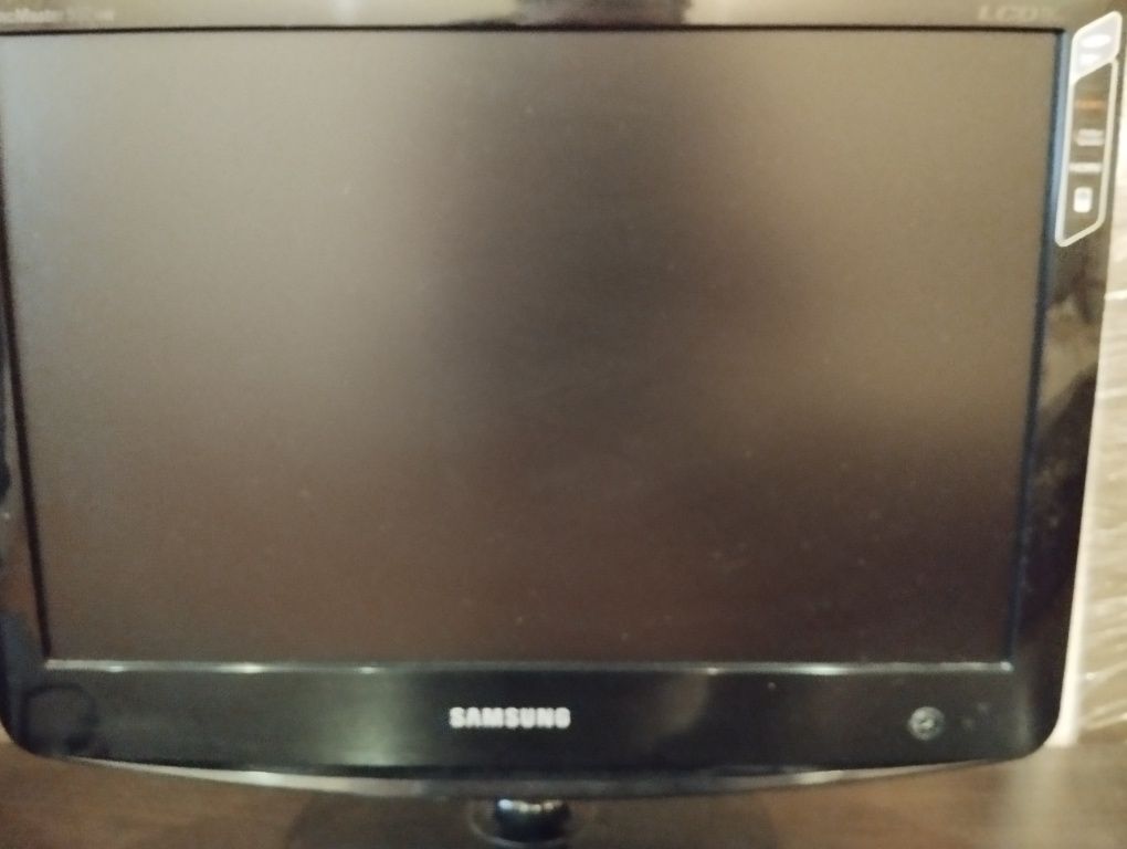 Монитор  SAMSUNG