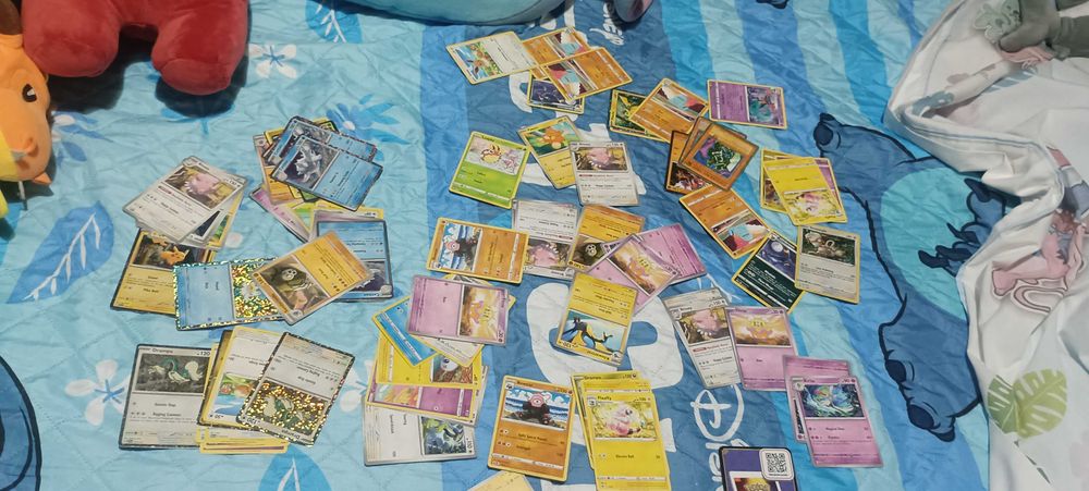 Vendo varias cartas do Pokémon