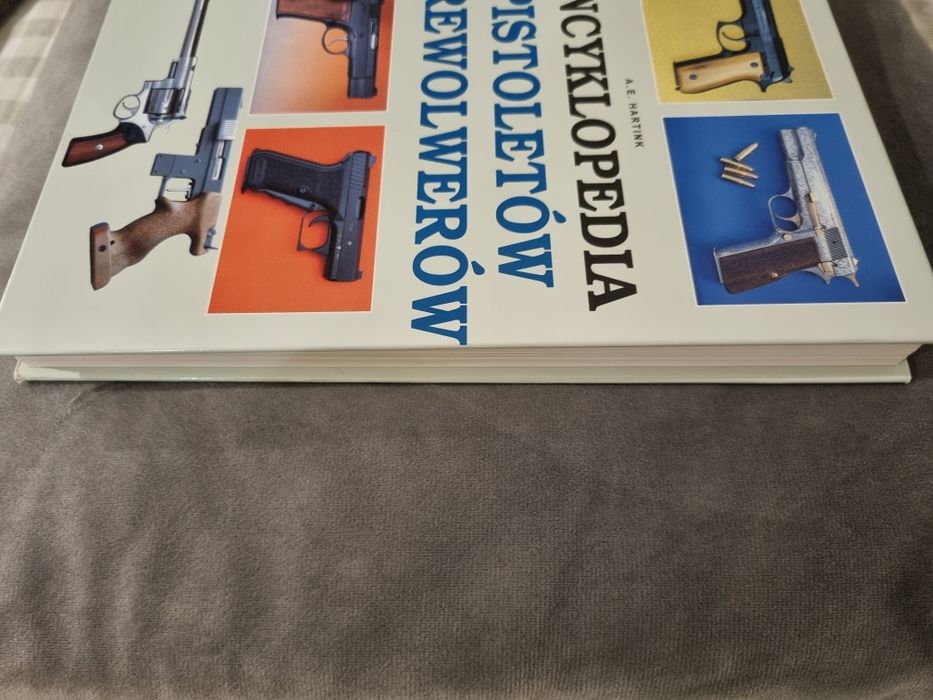 Encyklopedia Pistoletów i Rewolwerów A. E. Hartink