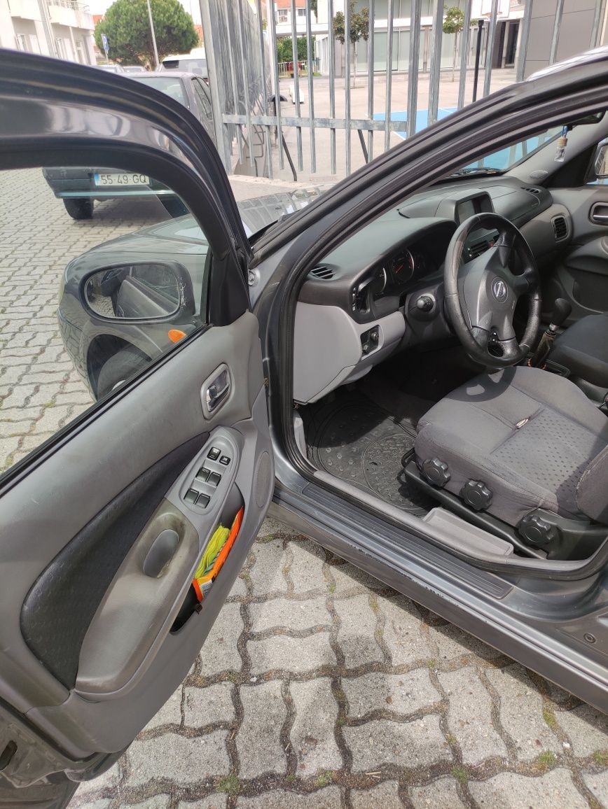 Nissan almera 2003