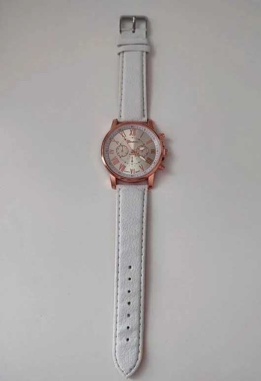 Nowy biały zegarek