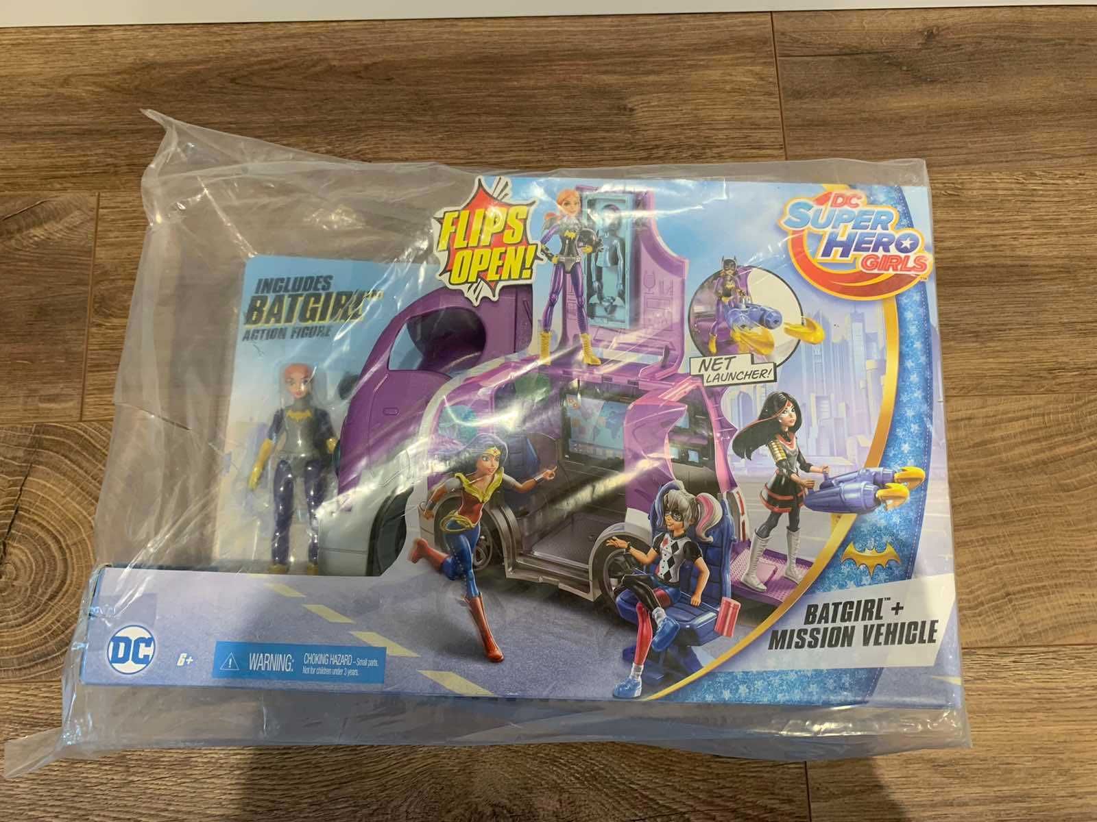 Набор супер героев Mattel DC Super Hero Girls Batgirl & Vehicle