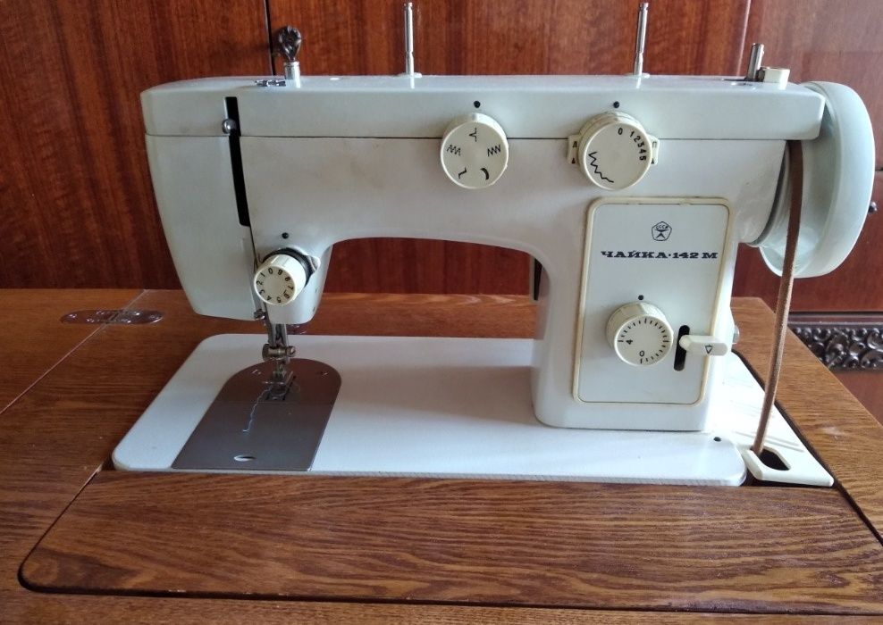 Продам швейную машину Чайка 142М