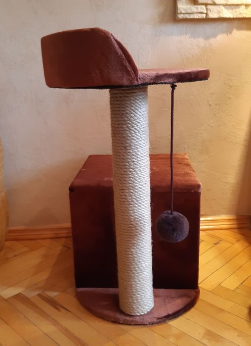 Нова кігтеточка з будиночком