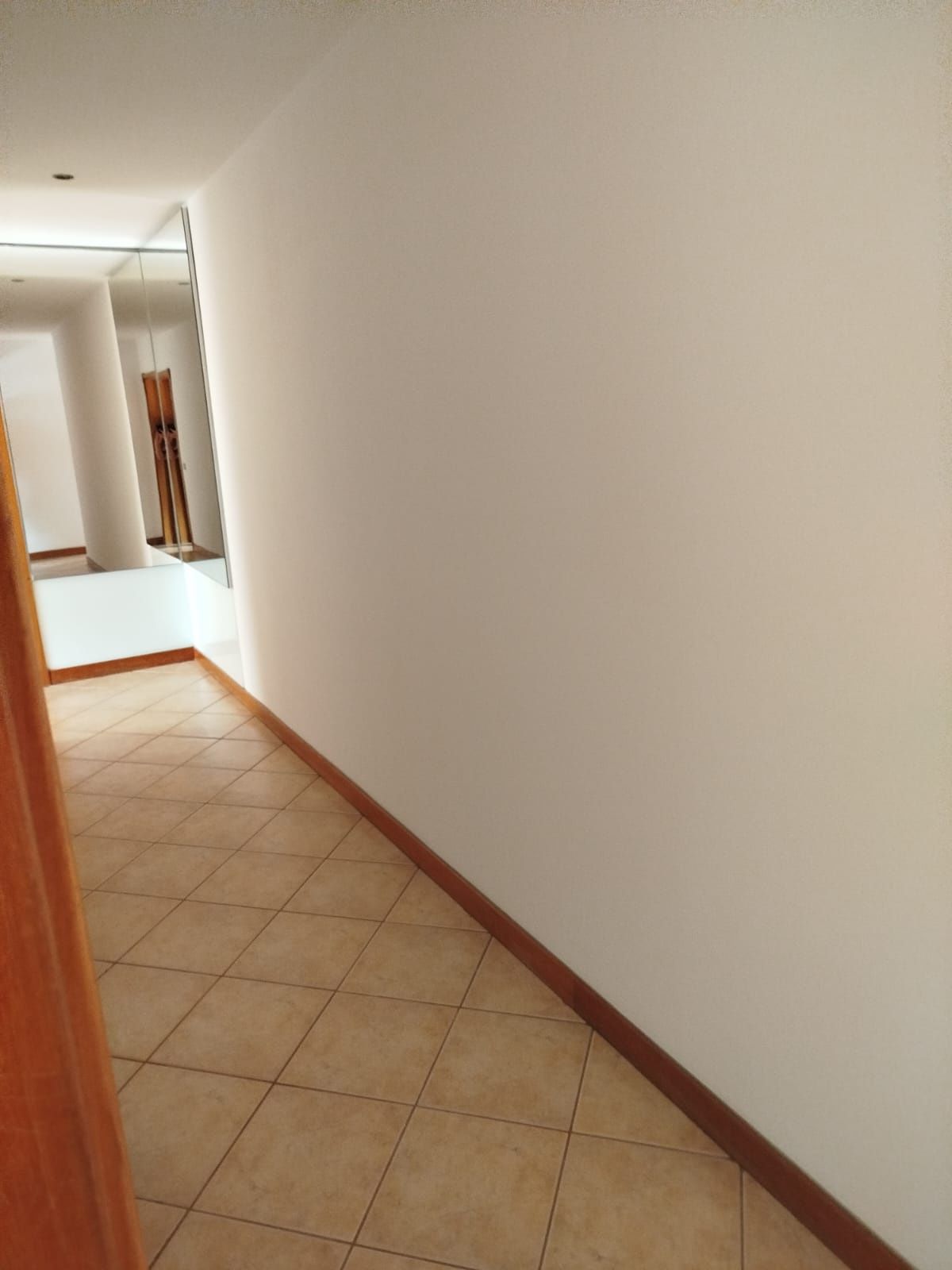 Apartamento T2 Cozinha Mobilada/2 WC/garagem fechada