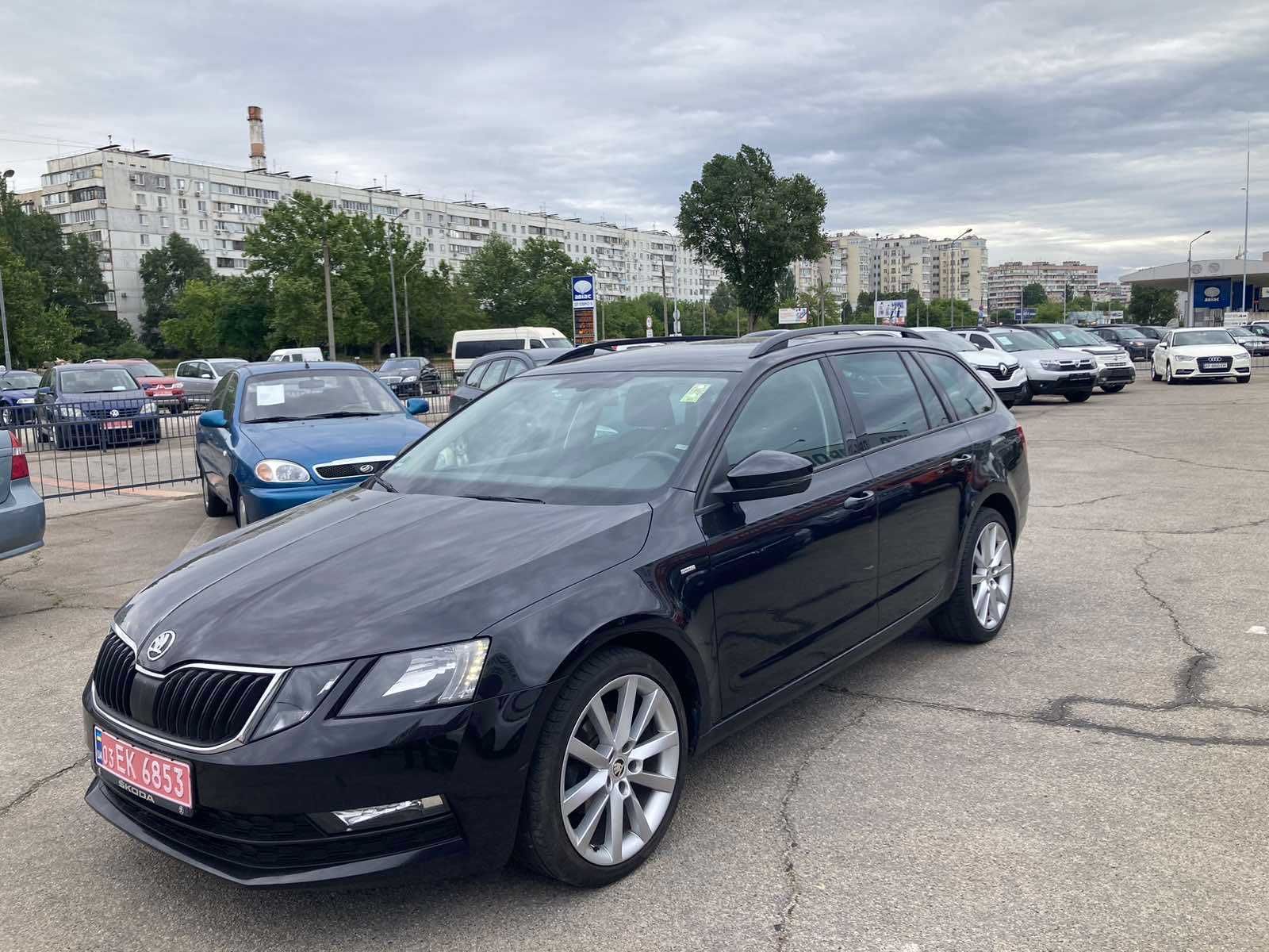 Продам Skoda Octavia A7 1.6 TDI мокрая DSG 2017 года.