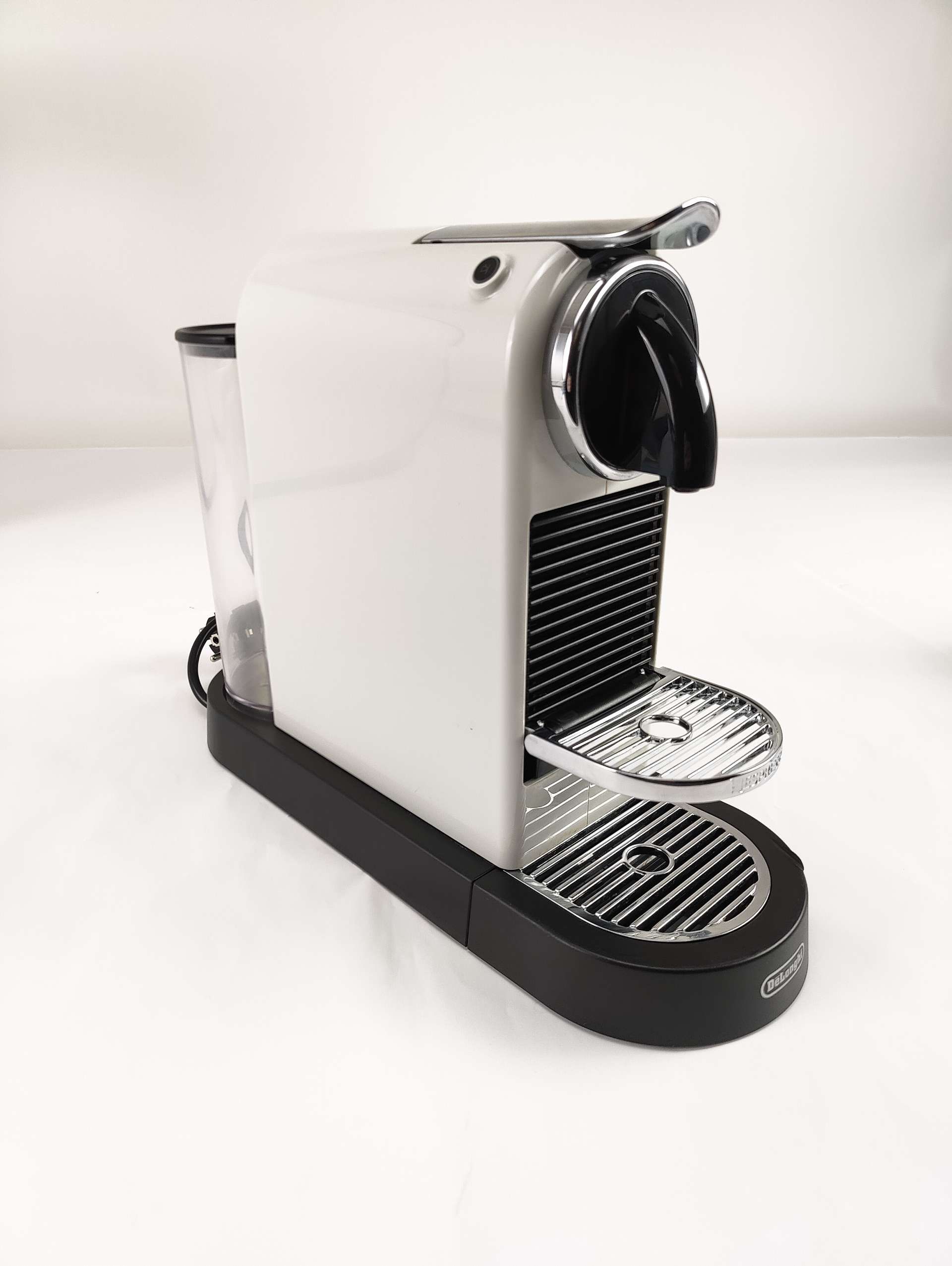 Ekspres do kawy na kapsułki Nespresso DeLonghi EN167.W