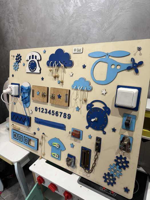 Продам бізіборд дитячий