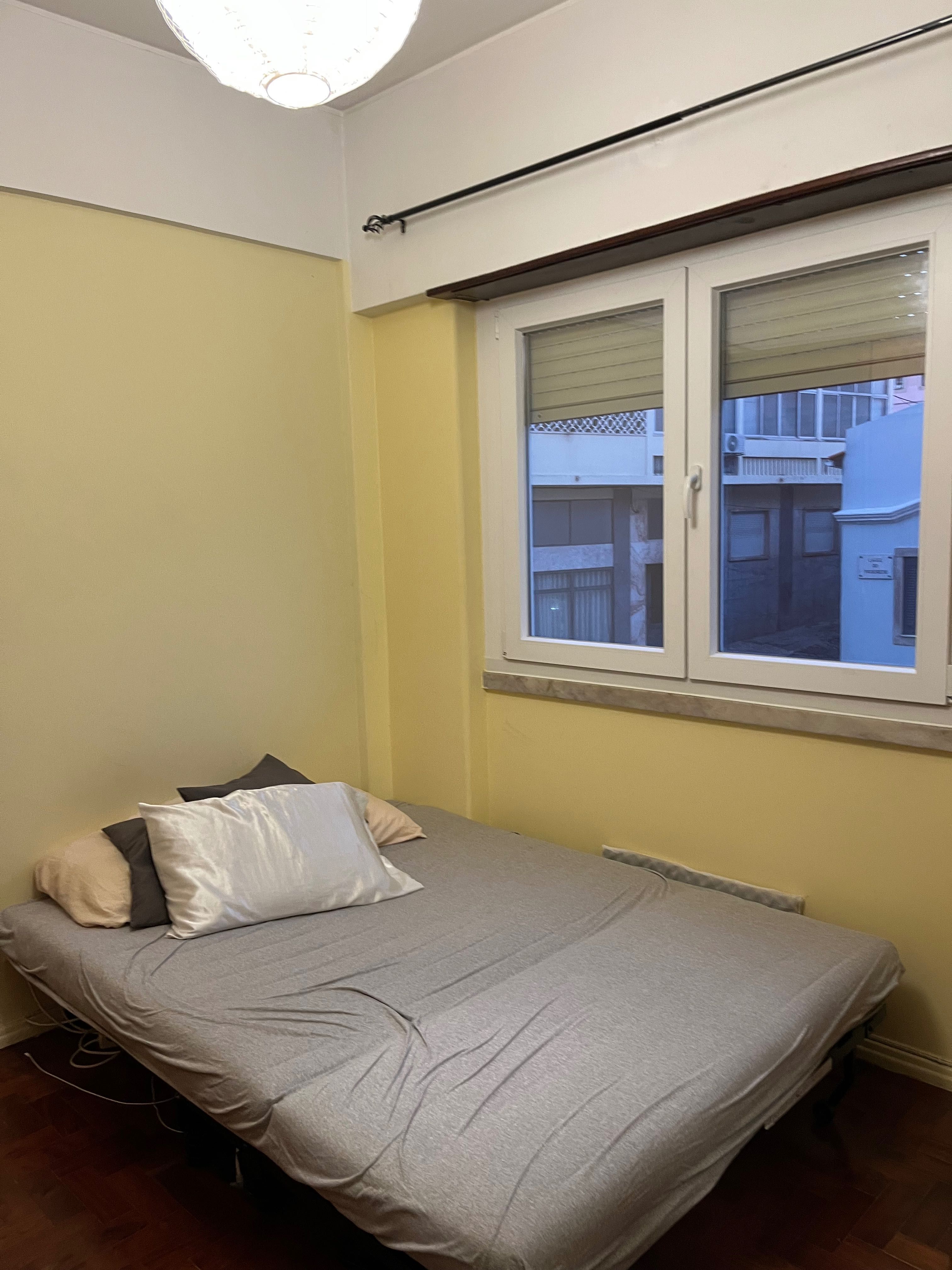 Quarto arrendar Restelo