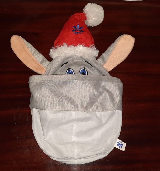 Новогодняя шапка заяц, нарядная, фирменная.

Наряд