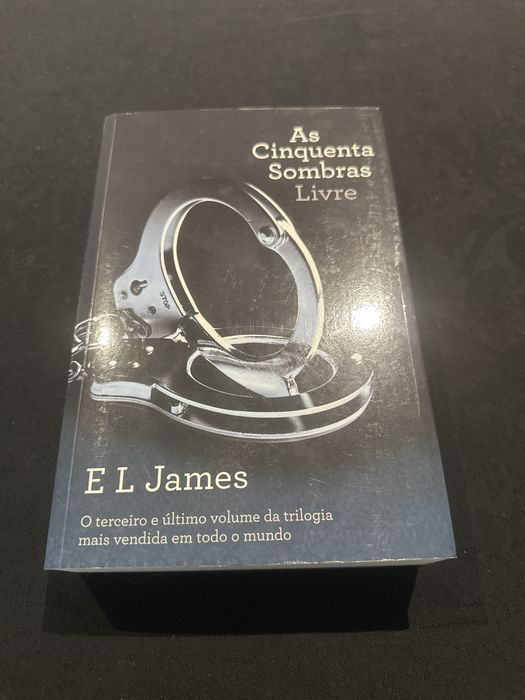Livro: “As Cinquentas Sombras Livre” de E L James
