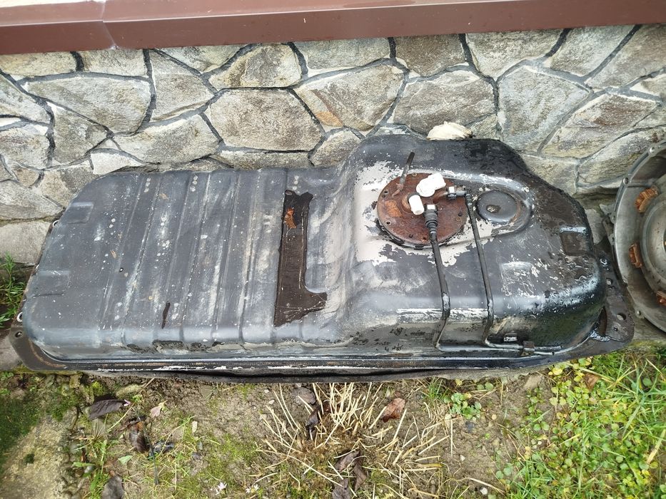 Продам бак на кия соренто