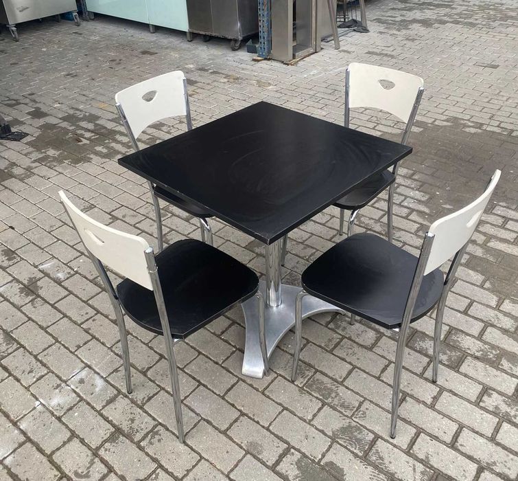 5 Conjuntos de Mobiliário - (5 Mesas + 20 Cadeiras)