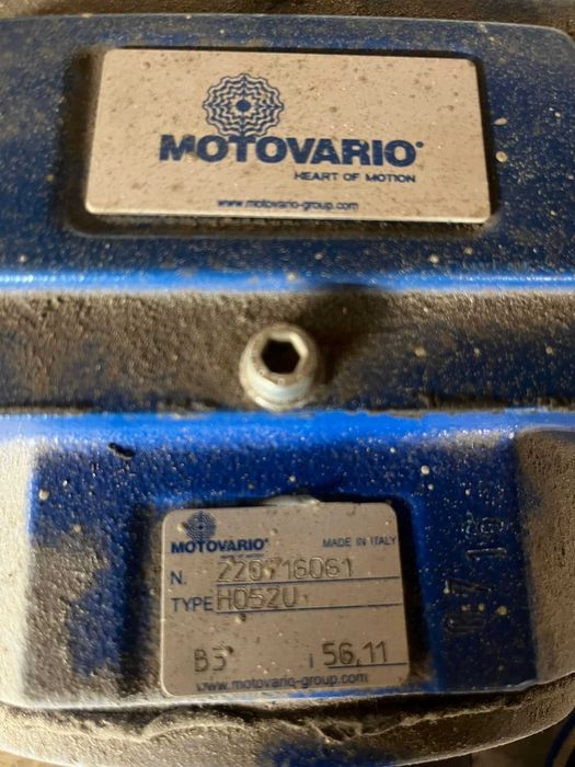 Silnik 1,5kW 1400obr/min z reduktorem H052U i56,11 wyjście 35mm