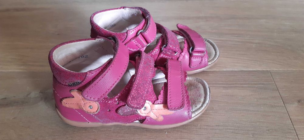 Sandałki wysokie dziewczęce firmy "Bartek" rozmiar 25.