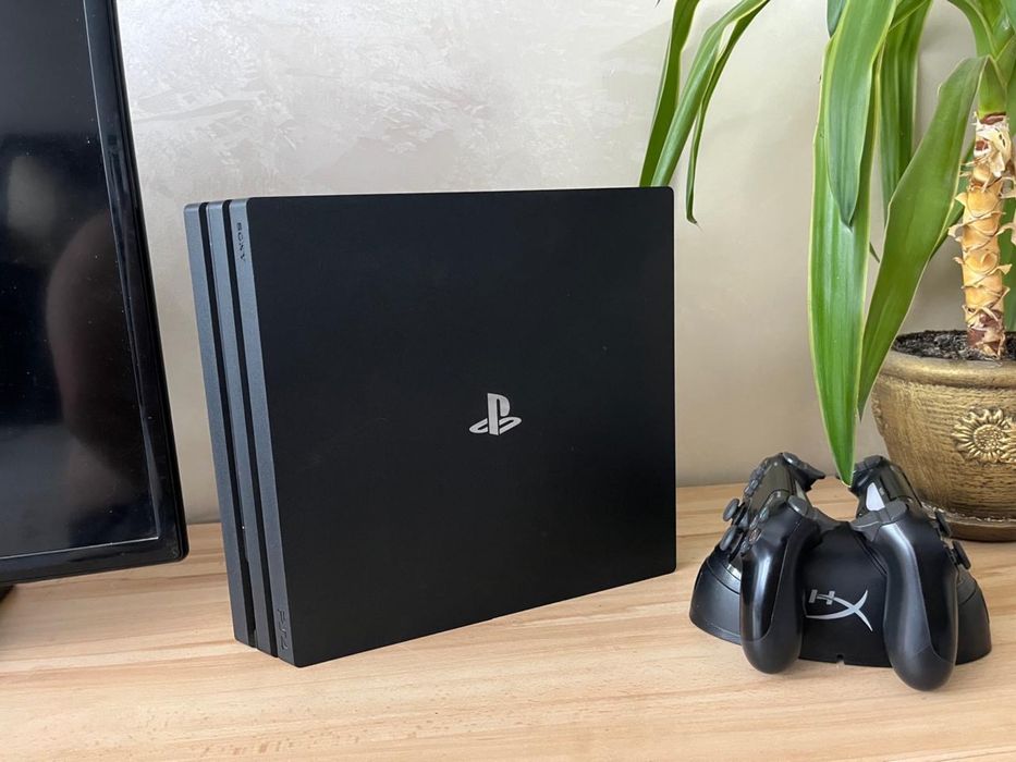 Консоль Sony PlayStation 4 PRO 1TB Black