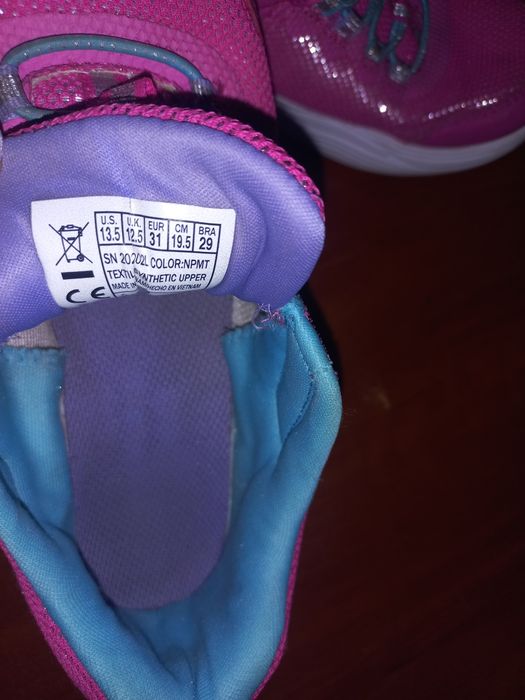 Дитячі кросівки на дівчинку зі світлодіодами Skechers