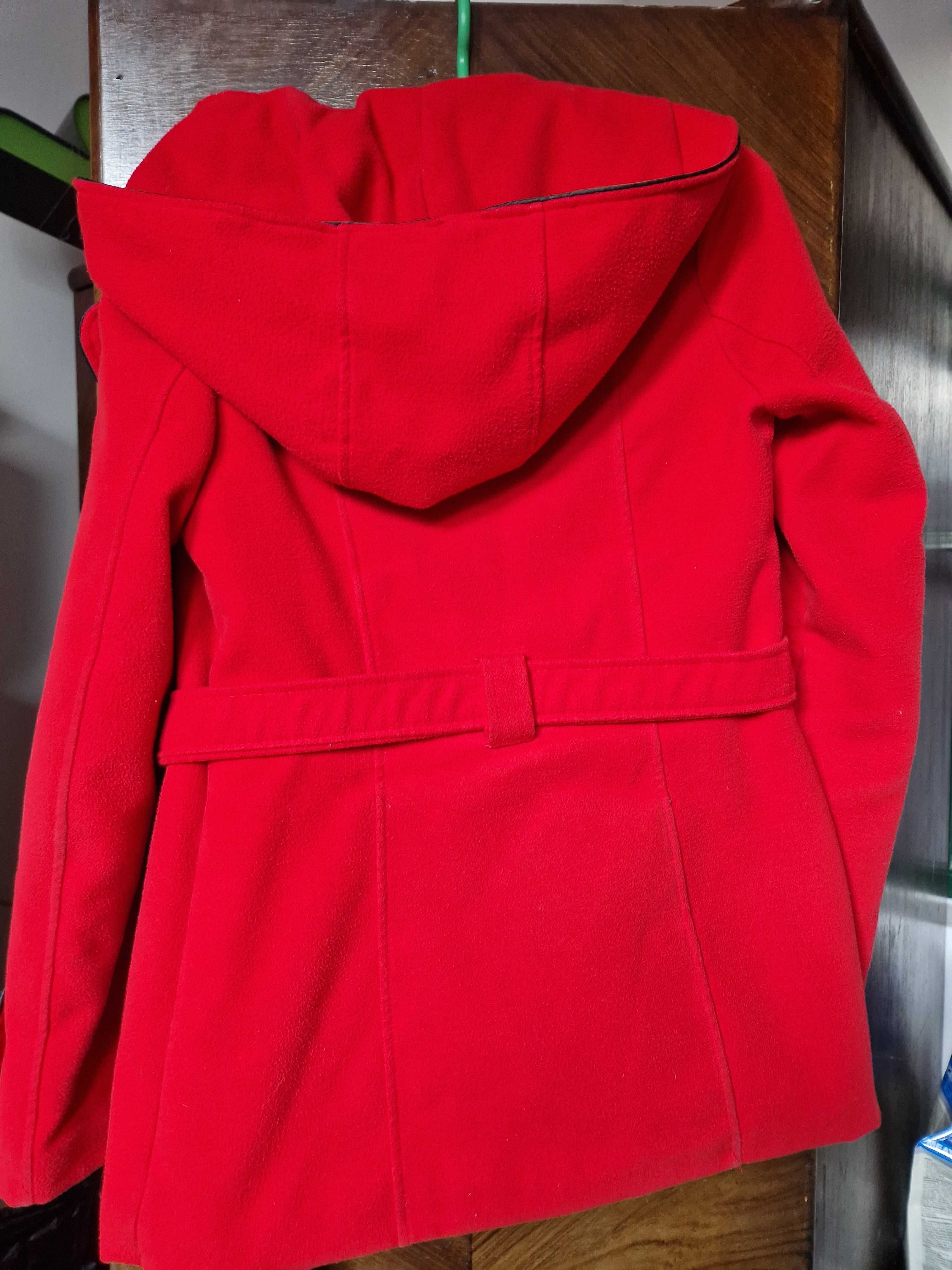 Czerwony płaszczyk kurtka z paskiem z kapturem rozmiar M płaszcz