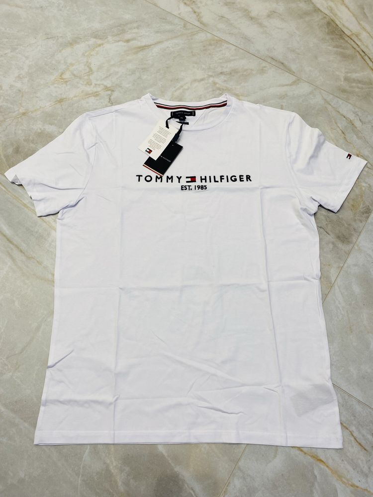 Biały t-shirt Tommy Hilfiger EST r. L logo haft