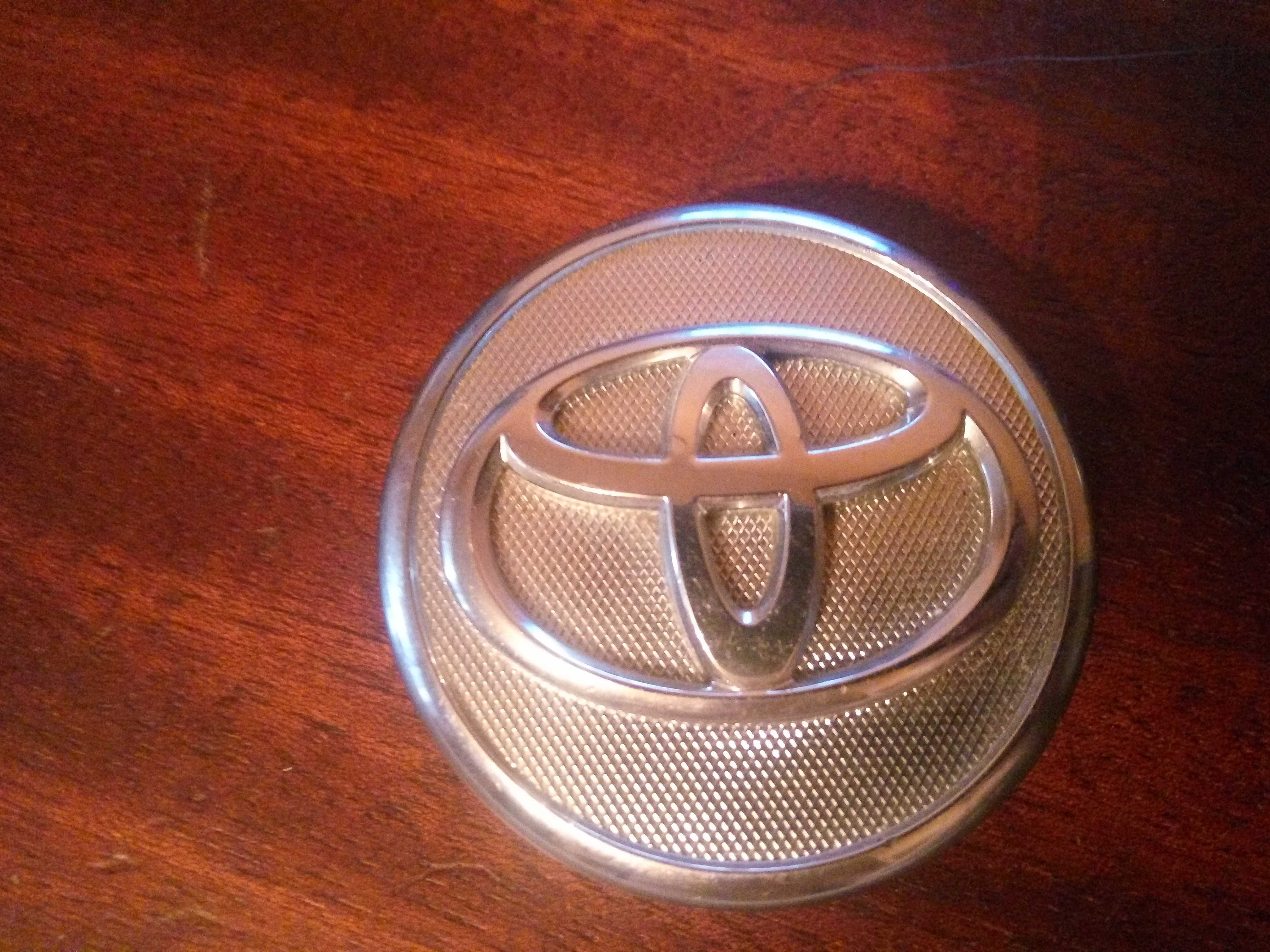 Заглушка диска Тойота Toyota