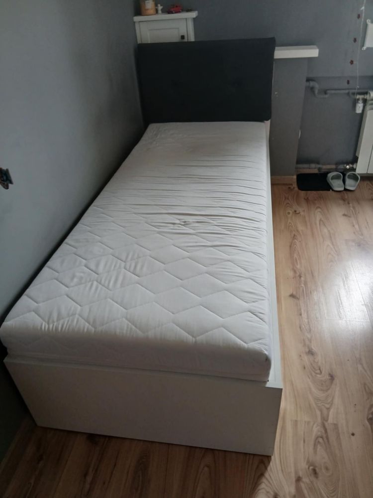 Łóżko rozkładane z materacem