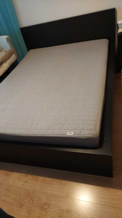 Cama IKEA MALM Preta 1,60m x 2,00m com estrado e colchão