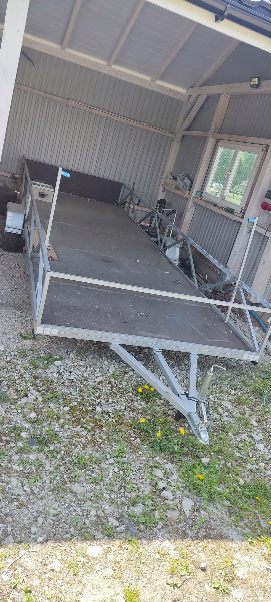 Przyczepka 6x2 powierzchni ładunkowej