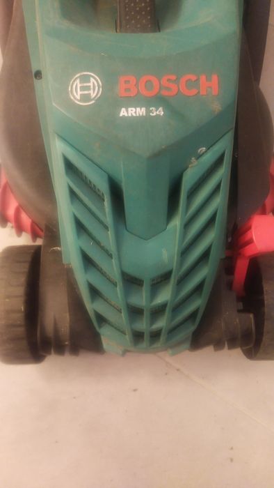 Sprzedam kosiarkę Bosch na części oryginalny  sam nóż kosztował 70 zł