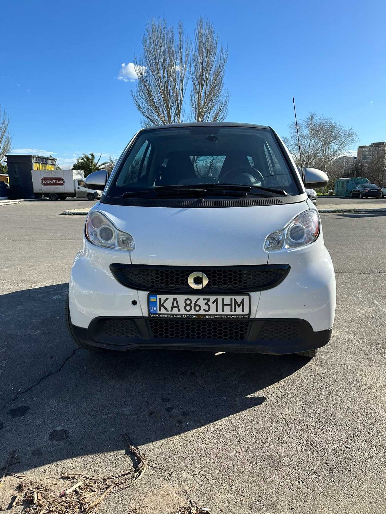 Smart Fortwo 451 1.0 бензин  Белый 2014г